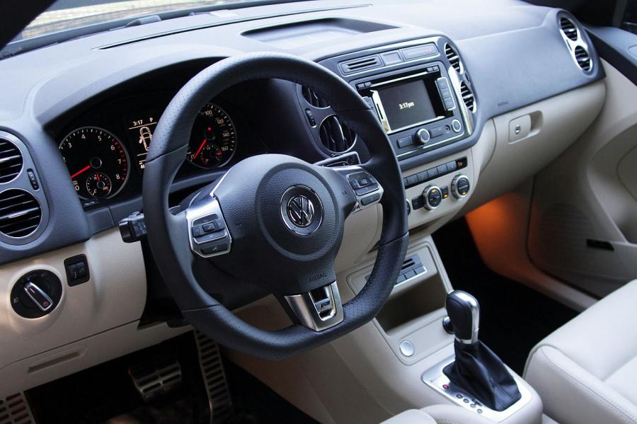  Volkswagen Tiguan R-Line 2014 года  (фото 8 из 28)